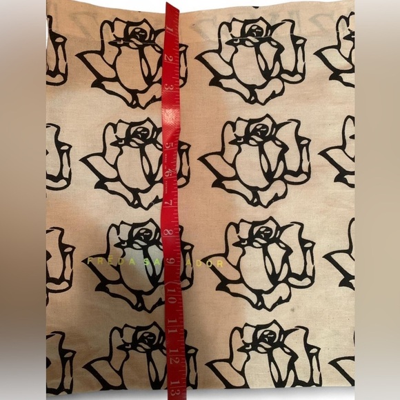 Freda Salvador black rose floral linen tote bag - Picture 4 of 5